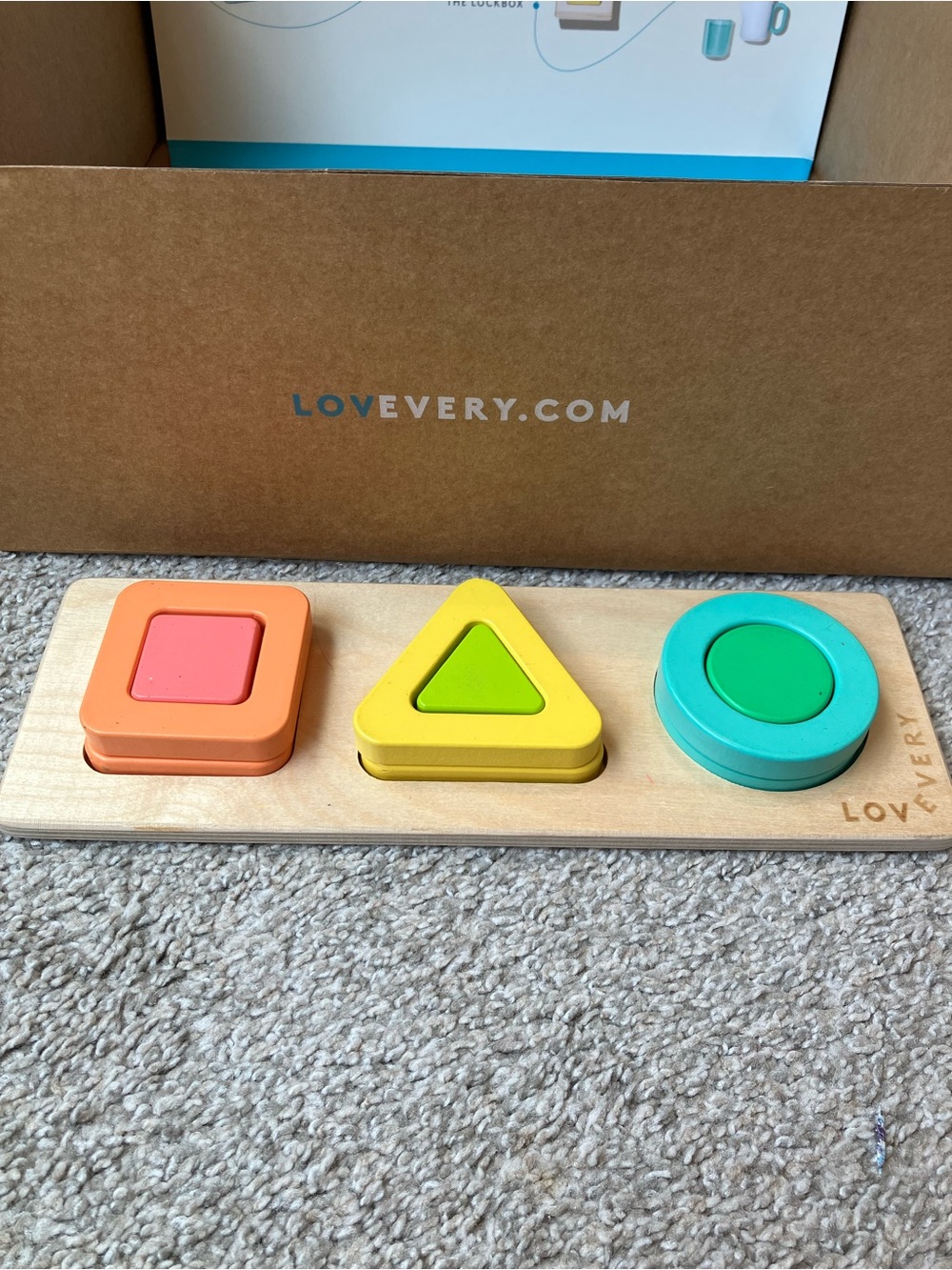 Lovevery Geo Shapes Puzzle - The Realist Playkit